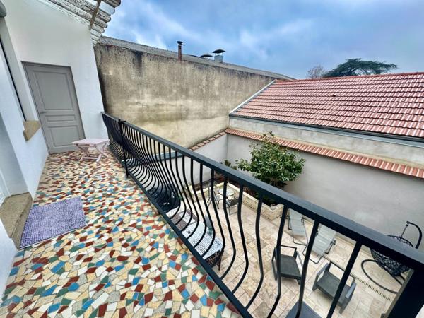 ROANNE – MAISON TYPE LOFT 95 m2 RÉNOVÉE AVEC GARAGE ET COUR PRIVATIVE