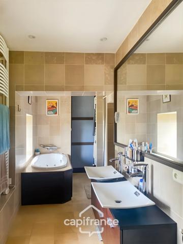 Château à vendre au coeur du bocage bourbonnais sur un parc de 1,5 Ha