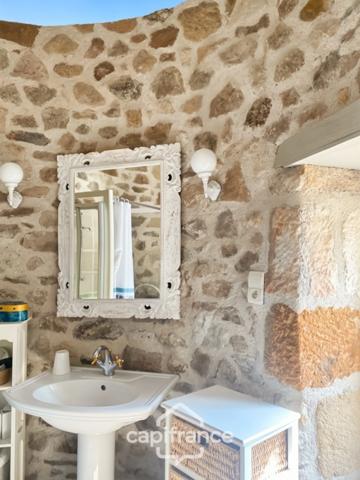 Château à vendre au coeur du bocage bourbonnais sur un parc de 1,5 Ha