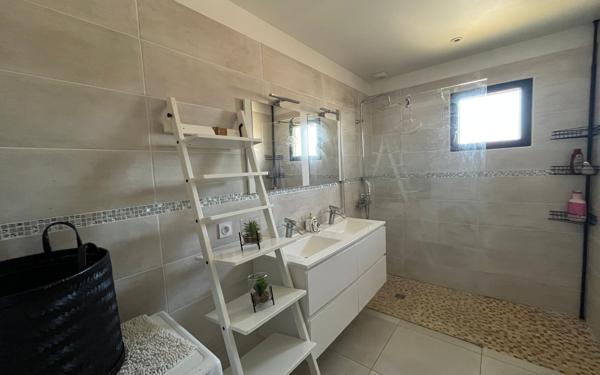 Maison à vendre    5 pièces •  Bessan