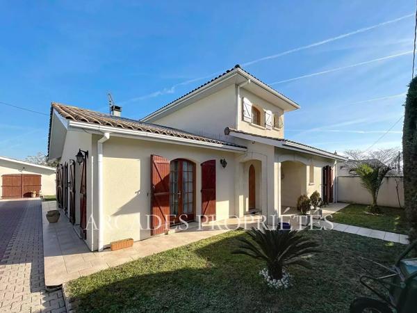 ÉLÉGANTE MAISON FAMILIALE AVEC PISCINE AU CŒUR DE BÈGLE