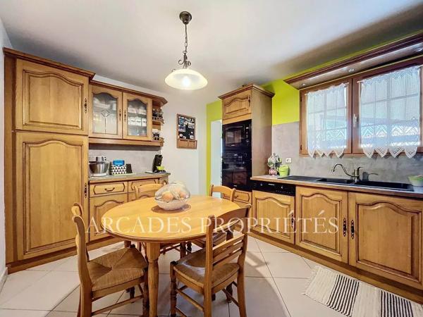 ÉLÉGANTE MAISON FAMILIALE AVEC PISCINE AU CŒUR DE BÈGLE