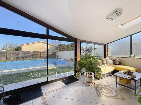 ÉLÉGANTE MAISON FAMILIALE AVEC PISCINE AU CŒUR DE BÈGLE