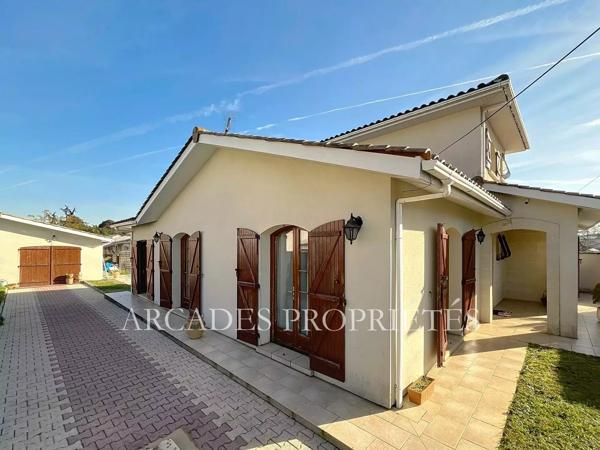 ÉLÉGANTE MAISON FAMILIALE AVEC PISCINE AU CŒUR DE BÈGLE