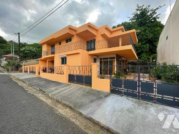 Vente d'une maison de type F7 à usage d'habitation