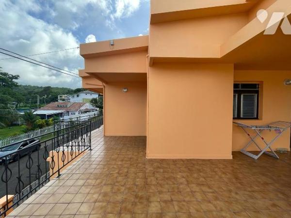 Vente d'une maison de type F7 à usage d'habitation