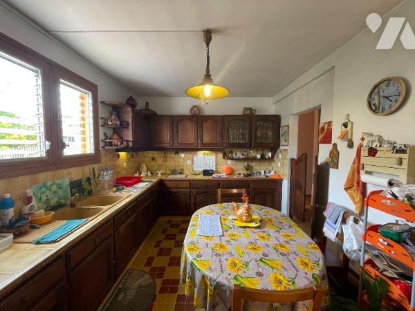 Vente d'une maison de type F7 à usage d'habitation