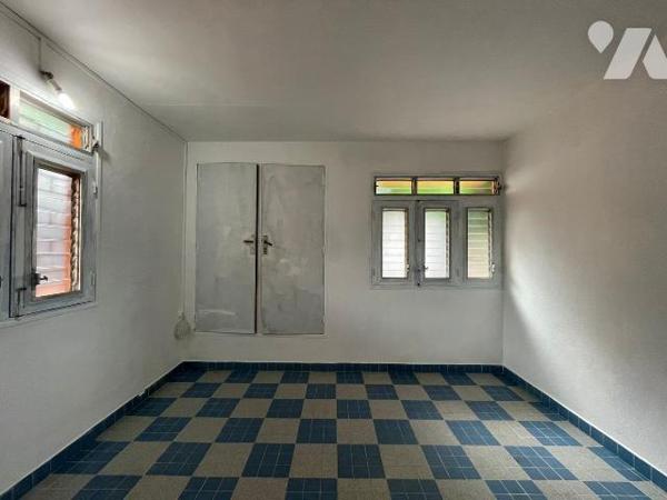 Vente d'une maison de type F7 à usage d'habitation