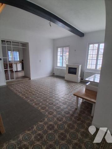 Commune de Fonsomme : longère rénovée - 3 ch et dépendance aménagée en studio - jardin