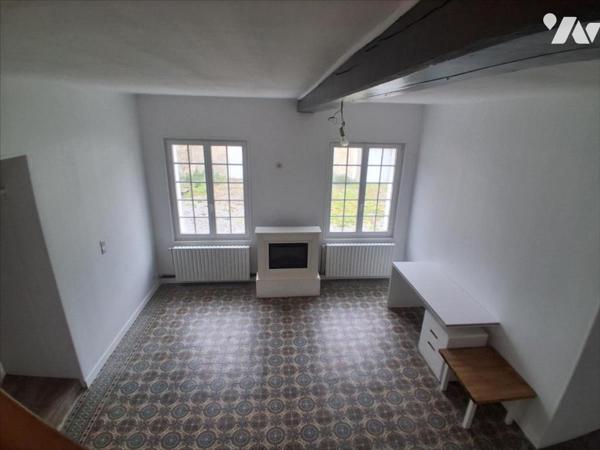 Commune de Fonsomme : longère rénovée - 3 ch et dépendance aménagée en studio - jardin