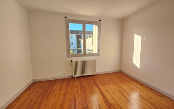 Maison à louer    3 pièces •  Aire-sur-l'Adour