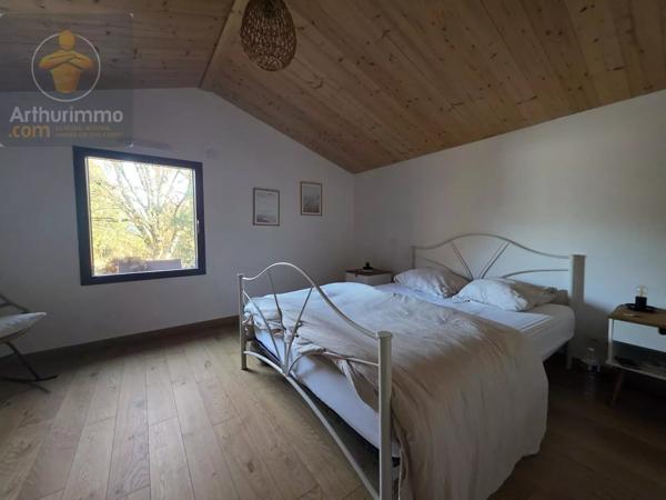 Vente                                                      Maison
                        
                     5 pièces                      165 m2                     à La Garnache