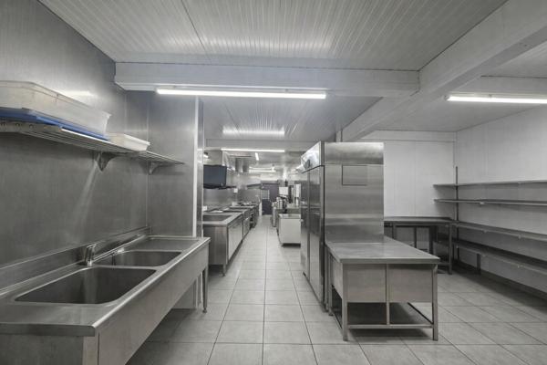 Murs et fonds de commerce. Bar brasserie Fort Mahon Plage 154 m2 . Moins de 2km de la plage.