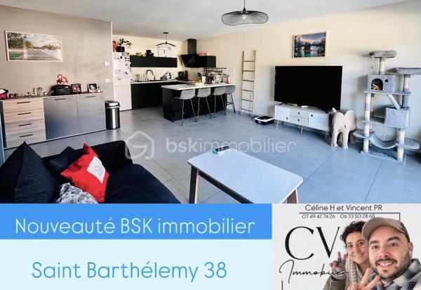 VINCENT PR IMMO ET CELINE H IMMO vous présente cet Appartement T3 Récent avec terrasse dernier étage
Saint-Barthélemy de Beaurepaire 38270, secteur calme et recherché

Au sein d’une résidence récente, venez découvrir ce bel appartement situé au dernier étage sur 2, offrant confort et modernité, sans aucun travaux à prévoir.

Il se compose de :

un hall d’entrée avec rangements intégrés
une pièce de vie lumineuse avec cuisine ouverte sur le séjour
deux chambres avec placard
une salle d’eau moderne
un WC séparé
une buanderie / célier pratique
Vous profiterez également d’une belle terrasse, idéale pour vos moments de détente
Chauffage au sol
Plusieurs places de stationnement au pied de la résidence
Les Plus:
✔ Résidence neuve
✔ Prestations actuelles
✔ Fonctionnel et lumineux
✔ Idéal résidence principale ou investissement

Ne manquez pas cette opportunité rare ! Contactez-nous dès maintenant pour une visite.

Celine 0749427426
Vincent 0633502868