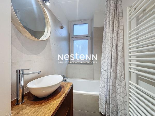Exclusivité - A vendre - Paris 17 : appartement 3 pièces - 54m² - charme de l'ancien - ascenseur - balconnets - refait à neuf - DPE D - cave