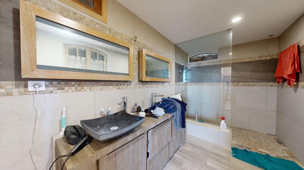 Revest-les-Roches (06830) Bâtisse de Caractère 420 m² sur 6000m2 de terrain | Projet Idéal – Investissement ou Gîte