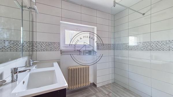 Maubec (84660) MAISON EN PIERRE AU COEUR DU LUBERON