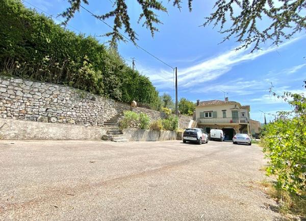 Maison à vendre    5 pièces •  Grasse