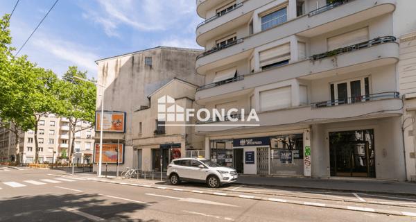À vendre Local commercial 5 pièces 72 m² - Lyon 69007