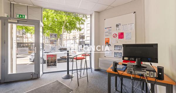À vendre Local commercial 5 pièces 72 m² - Lyon 69007
