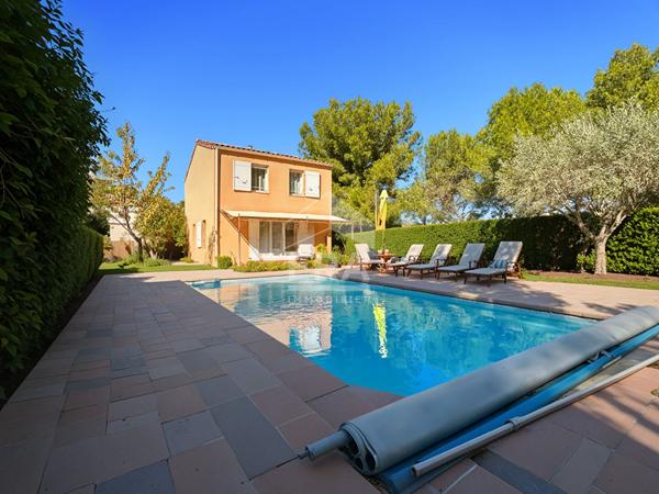 SEPTEMES LES VALLONS - Maison T4 de 87.23 m2 + garage sur une parcelle de 400m2 environ avec piscine