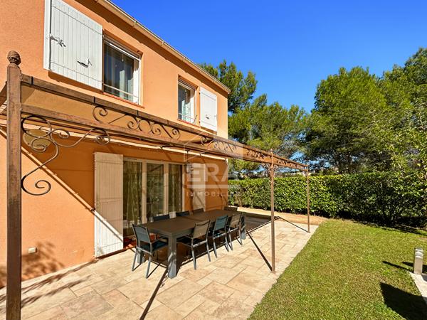 SEPTEMES LES VALLONS - Maison T4 de 87.23 m2 + garage sur une parcelle de 400m2 environ avec piscine