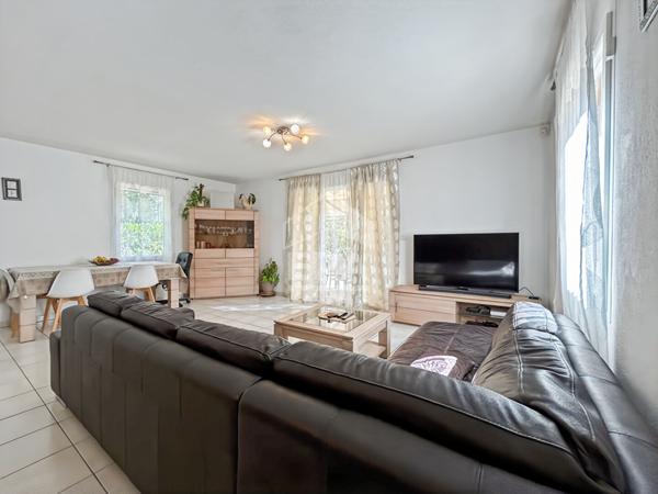 SEPTEMES LES VALLONS - Maison T4 de 87.23 m2 + garage sur une parcelle de 400m2 environ avec piscine