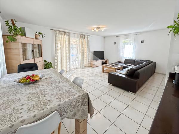 SEPTEMES LES VALLONS - Maison T4 de 87.23 m2 + garage sur une parcelle de 400m2 environ avec piscine