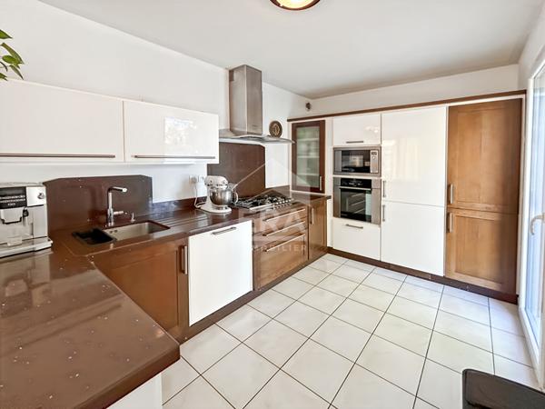 SEPTEMES LES VALLONS - Maison T4 de 87.23 m2 + garage sur une parcelle de 400m2 environ avec piscine