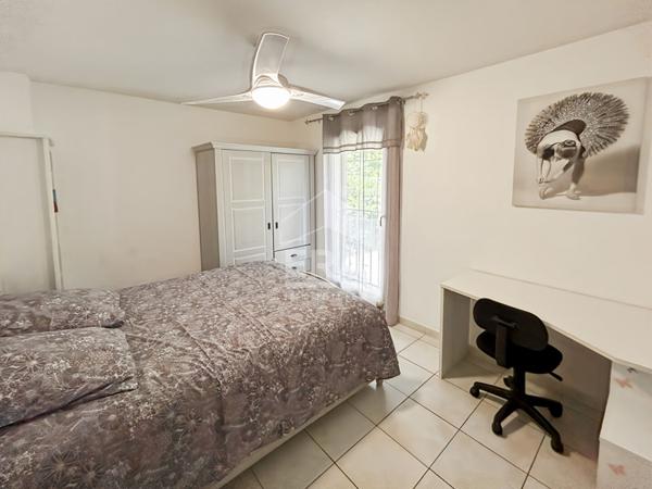 SEPTEMES LES VALLONS - Maison T4 de 87.23 m2 + garage sur une parcelle de 400m2 environ avec piscine