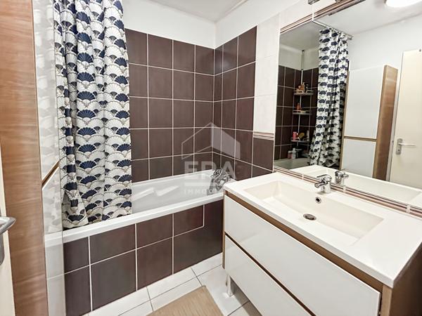 SEPTEMES LES VALLONS - Maison T4 de 87.23 m2 + garage sur une parcelle de 400m2 environ avec piscine