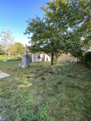 Terrain avec habitation à rénover - Jardin - Parking - BASSIN 