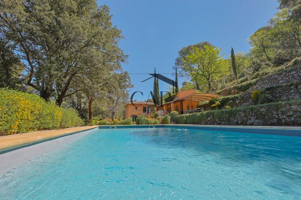 Aix-en-Provence (13100) Propriété confidentielle sur 3,7 hectares à Aix-en-Provence