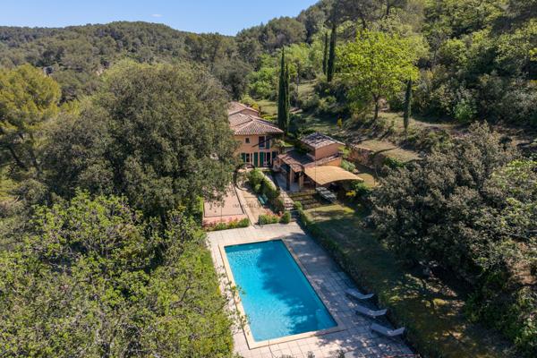 Aix-en-Provence (13100) Propriété confidentielle sur 3,7 hectares à Aix-en-Provence