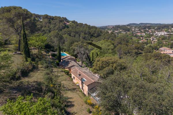 Aix-en-Provence (13100) Propriété confidentielle sur 3,7 hectares à Aix-en-Provence
