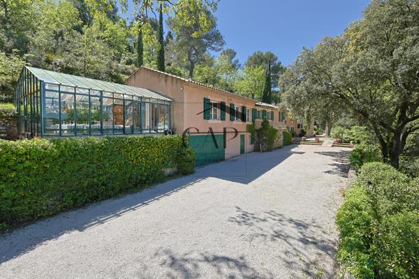 Aix-en-Provence (13100) Propriété confidentielle sur 3,7 hectares à Aix-en-Provence
