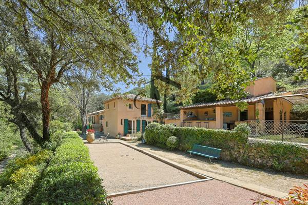 Aix-en-Provence (13100) Propriété confidentielle sur 3,7 hectares à Aix-en-Provence