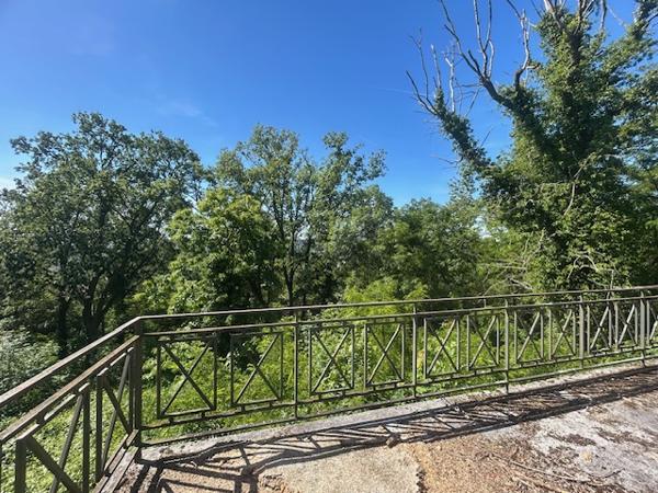 MONTLHERY - TERRAIN DE 5 000 M2 avec DEUX MAISONS ÉDIFIÉES SANS PC - GROS TRAVAUX À PRÉVOIR