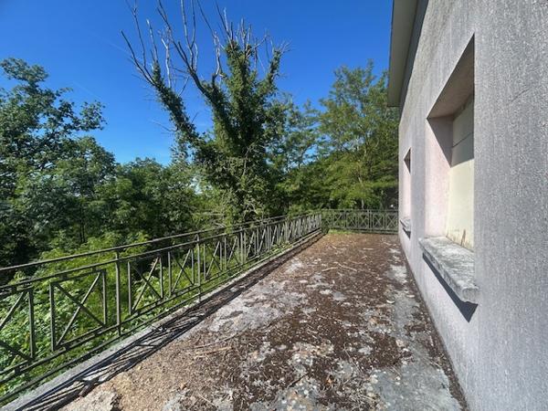 MONTLHERY - TERRAIN DE 5 000 M2 avec DEUX MAISONS ÉDIFIÉES SANS PC - GROS TRAVAUX À PRÉVOIR