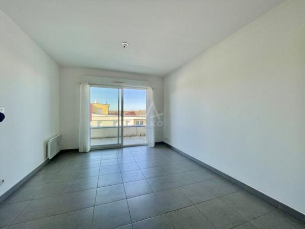 Appartement de T 2 surface de 34 m2 , au 3 eme etage dans immeuble récent avec ascenseur entre le quartier ST SERVAN -LA MADELEINE- SAINT MALO