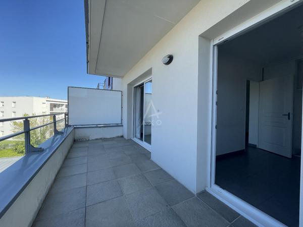 Appartement de T 2 surface de 34 m2 , au 3 eme etage dans immeuble récent avec ascenseur entre le quartier ST SERVAN -LA MADELEINE- SAINT MALO
