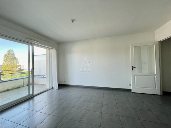 Appartement de T 2 surface de 34 m2 , au 3 eme etage dans immeuble récent avec ascenseur entre le quartier ST SERVAN -LA MADELEINE- SAINT MALO