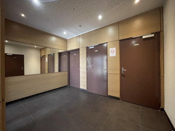 Appartement de T 2 surface de 34 m2 , au 3 eme etage dans immeuble récent avec ascenseur entre le quartier ST SERVAN -LA MADELEINE- SAINT MALO