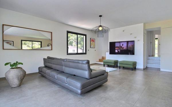 Maison à vendre    6 pièces • 172 m2 Marseille 10