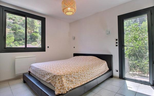 Maison à vendre    6 pièces • 172 m2 Marseille 10