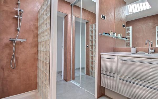 Maison à vendre    6 pièces • 172 m2 Marseille 10