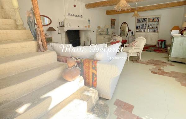 Maison de caractère à vendre à Caromb (84) – Centre-ville – 9 pièces – 260 m² – Jardin paysagé et charme authentique
