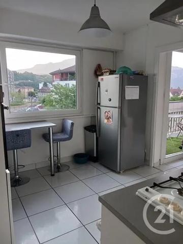 Appartement F4 à vendre  4 pièces - 76,65 m 2   VOIRON  - 38
