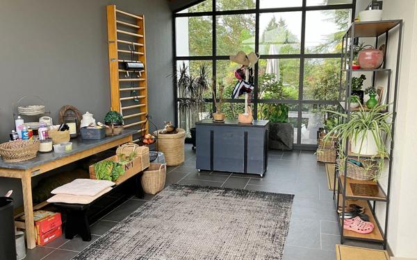 Maison à vendre    7 pièces •  Saint-Yrieix-sur-Charente