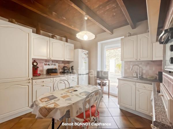 CONCARNEAU – PROPRIÉTÉ DE CARACTÈRE À FORT POTENTIEL – 245 m² – 7 CHAMBRES – 1 HECTARE – DÉPENDANCE